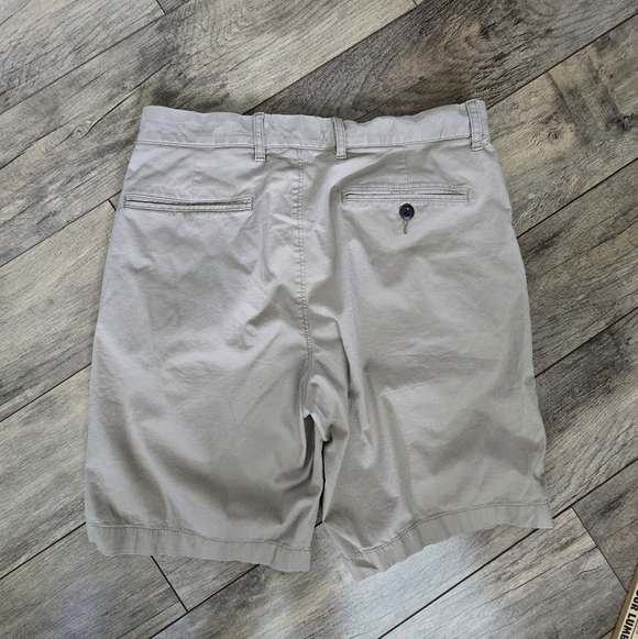 J. Crew Men's Size 29 Beige Shorts, Inseam 9 - Picture 2 of 10
